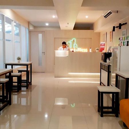 钛金快捷经济型酒店 雅加达 外观 照片