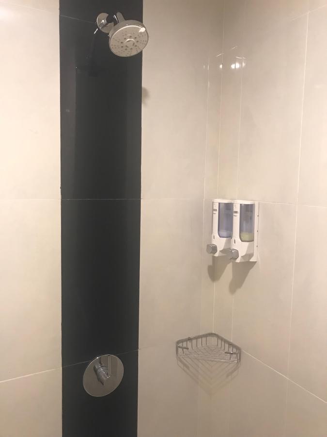 钛金快捷经济型酒店 雅加达 外观 照片